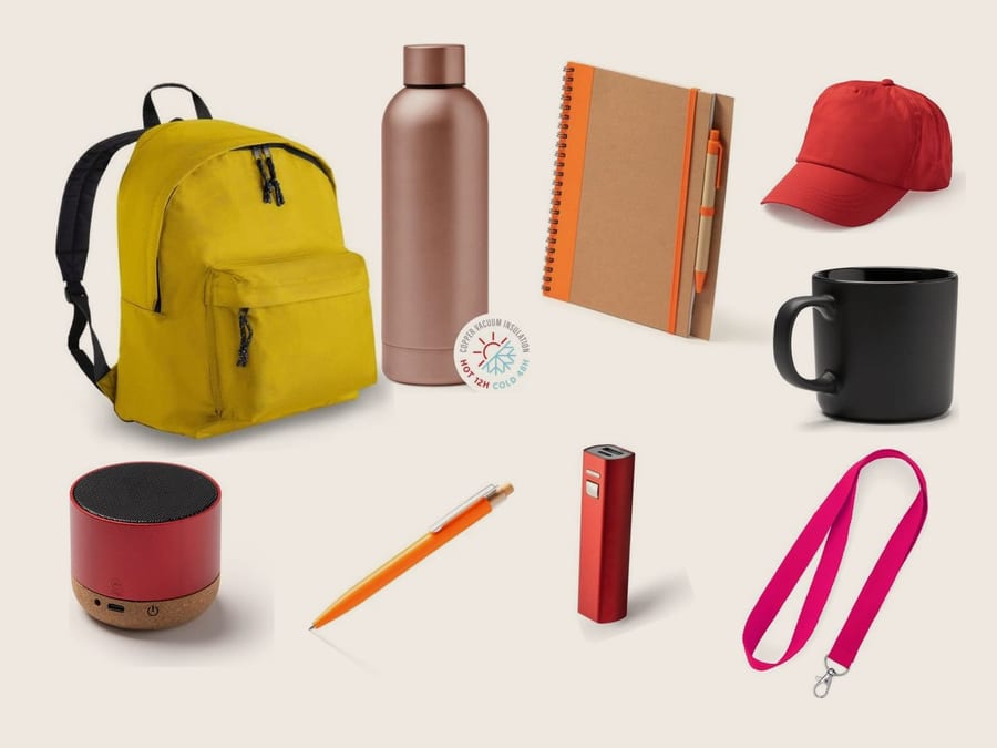 Mochila, botella, libreta, gorra, taza, altavoz, bolígrafo, batería y lanyard personalizables